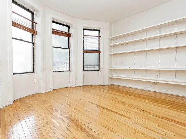 1046 Bergen Street image 1 of 7