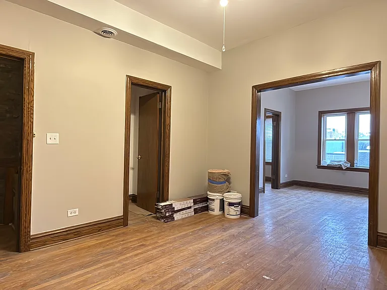2042 W Chicago Ave #3F — Photo 2