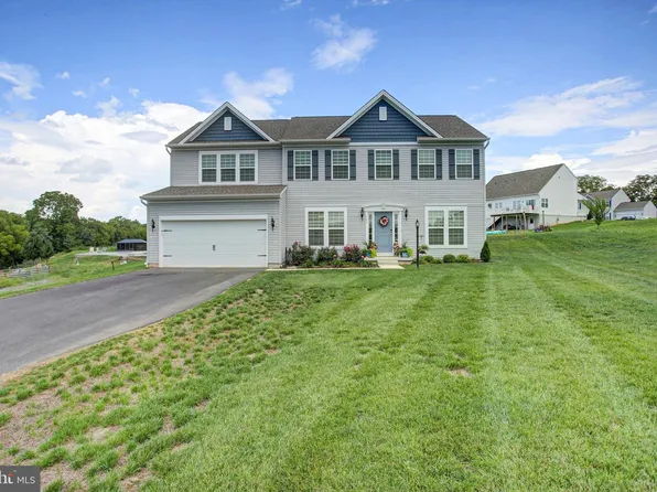158 Pleasant Waters Rd, Greencastle, PA 17225