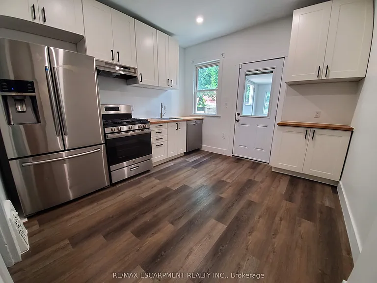 198 Sherman Ave N #1 — Photo 5