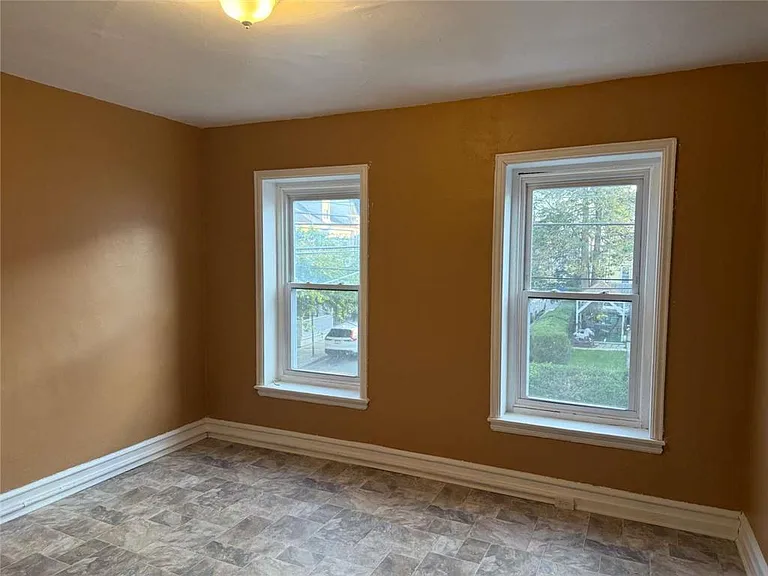 917 Center St — Photo 11