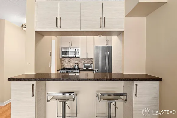 Rented by Halstead Real Estate | media 10