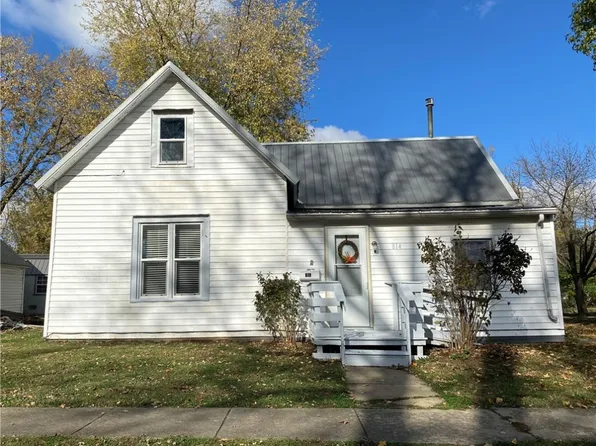 814 E 2nd St, Pana, IL 62557