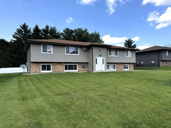 5160 Seaton Hall Dr, Machesney Park, IL 61115