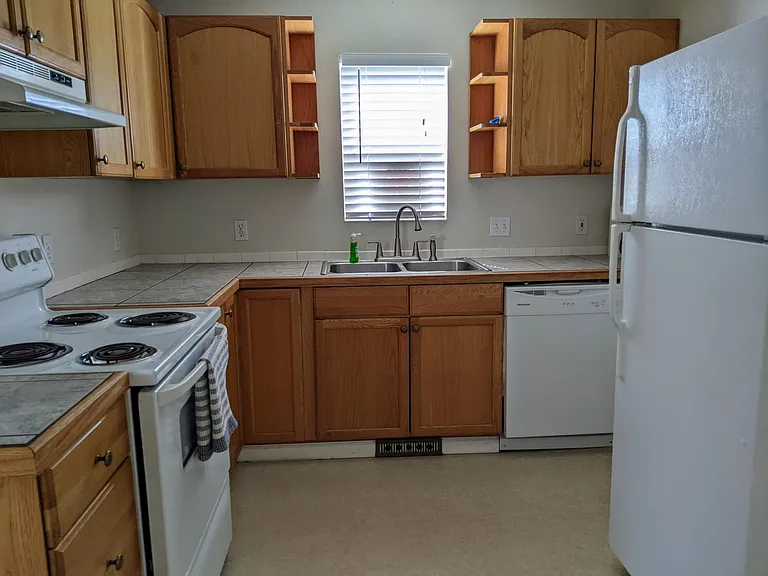 715 Turner St — Photo 4