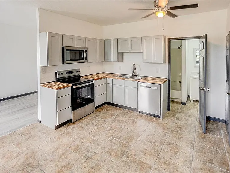 821 Niedringhaus Ave #C — Photo 2