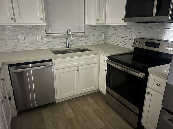 3rd image of 1009 Julia St
