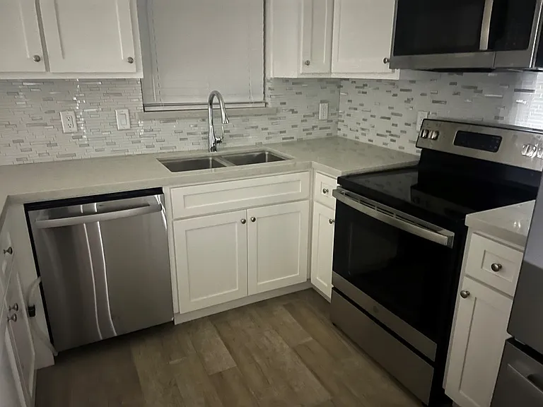1013 Julia St — Photo 3