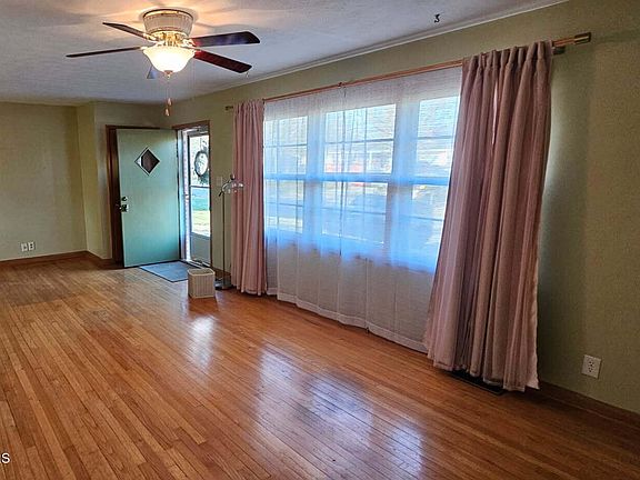 4th image of 7933 Ewing Rd