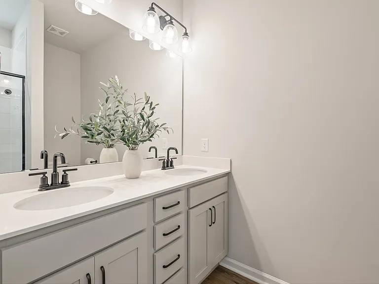 565 Abigail St — Photo 24