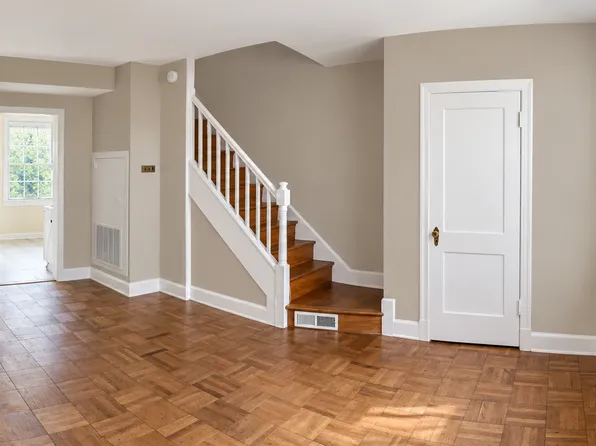 1303 S Barton St Unit 201, Arlington, VA 22204