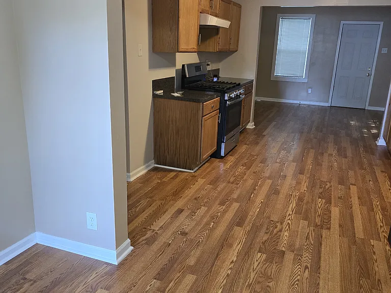 323 Ena St — Photo 9