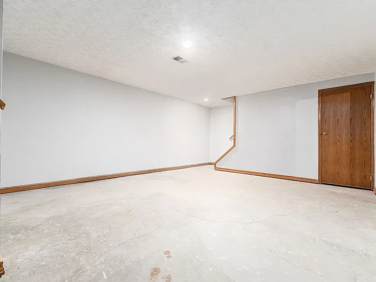 6002 Bowen Rd — Photo 39