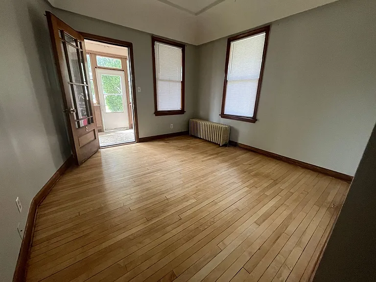 4575 S Packard Ave — Photo 3