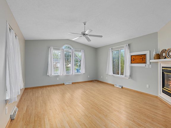 5th image of 1432 Benning Ave NW