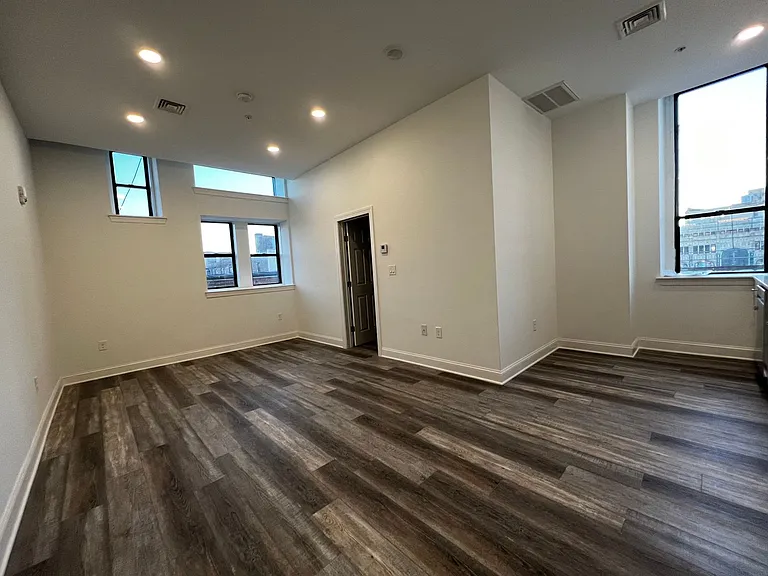 6800 Market Residential — Photo 3