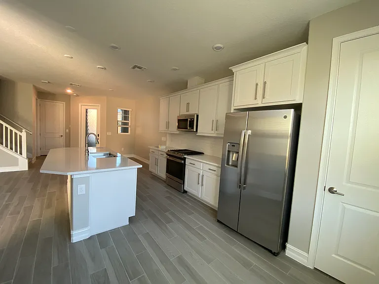 4671 Almada Ln — Photo 2