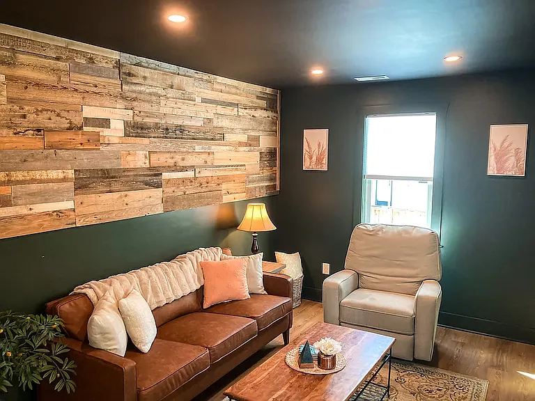 818 Kirkwood Ave — Photo 1