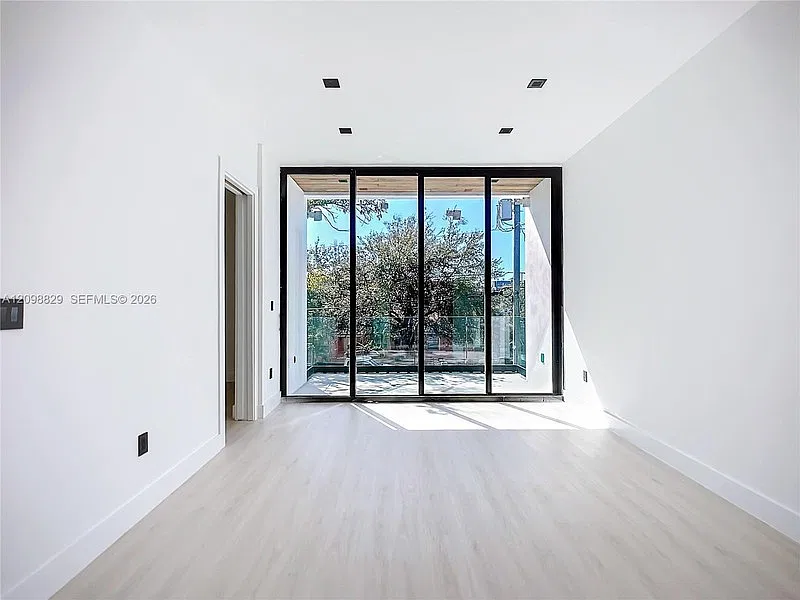 3069 SW 27th Ter Unit 3069 — Photo 3