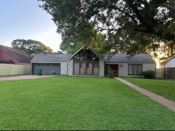 1115 Ivy Ln, Beaumont, TX 77706