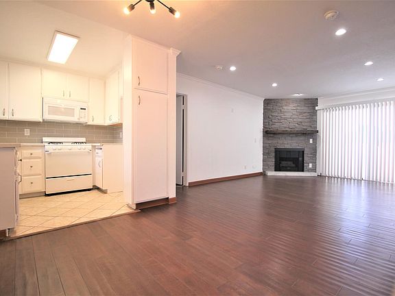 3rd image of 4844 Riverton Ave #207