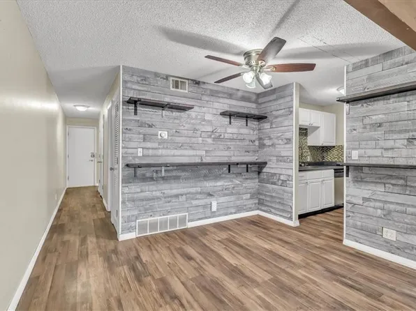 4532 Holly St APT 4, Kansas City, MO 64111