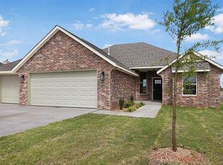 1204 N Taylor Way, Mustang, OK 73064