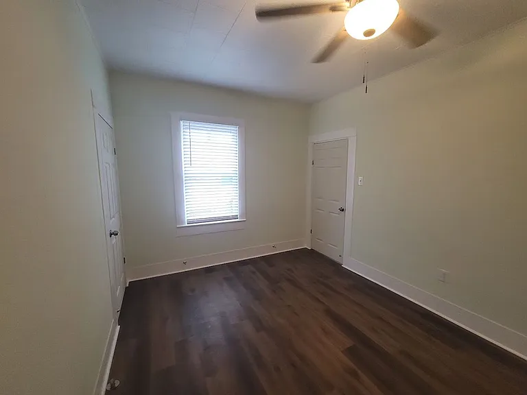 723 Sealy St — Photo 5