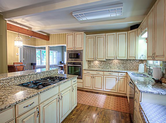 3rd image of 82 Lakeshore Dr