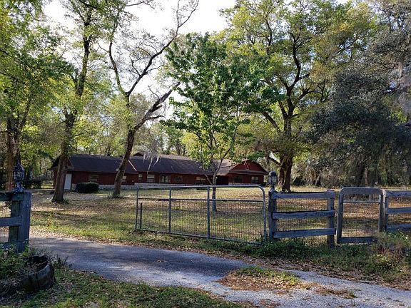 3rd image of 2110 E Dale Cir
