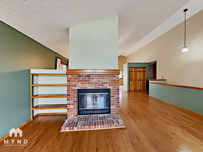2402 S Gray Dr — Photo 5