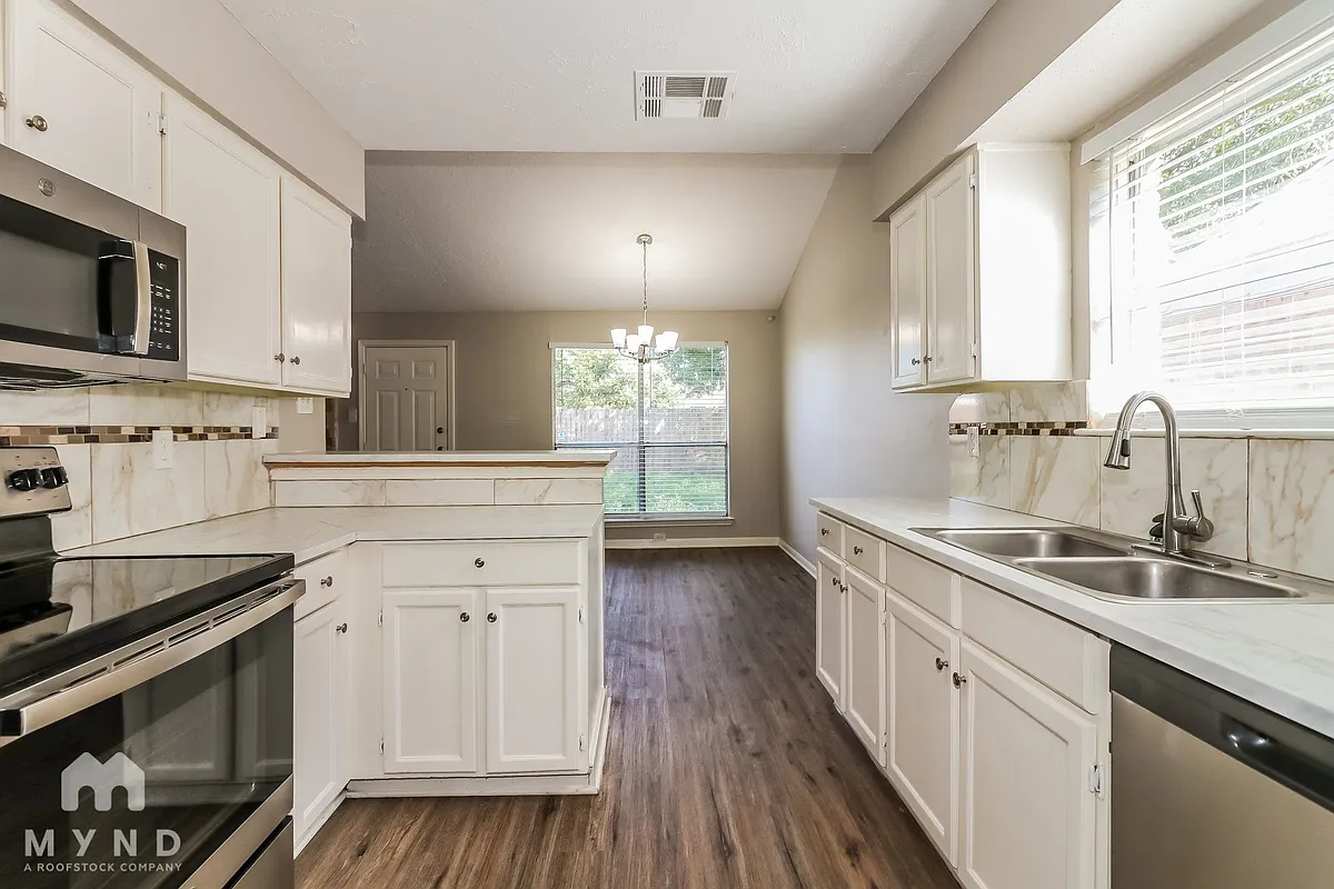 Building Photo - 15831 Pryor Dr