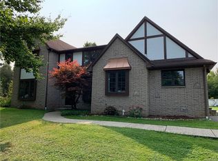 9121 Greiner Rd, Clarence, NY 14031