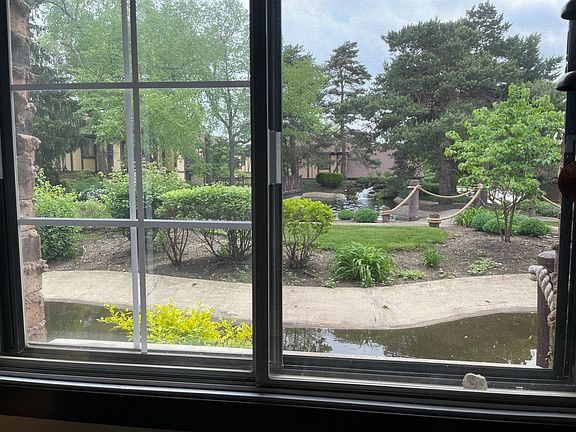 2nd image of 1721 Lakecliffe Dr APT A
