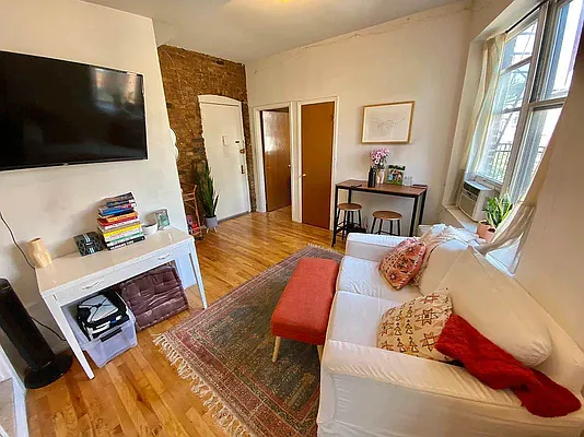 Rented by J PRESTON AND ASSOCIATES INC | media 9