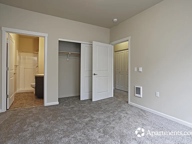 Plumtree Apartments — Photo 36