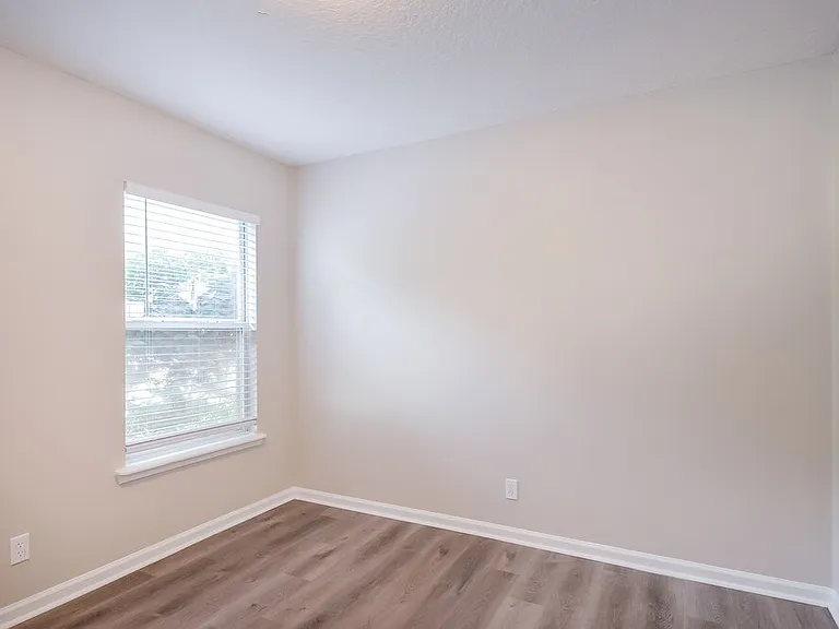 12640 Ashmore Green Dr S — Photo 15