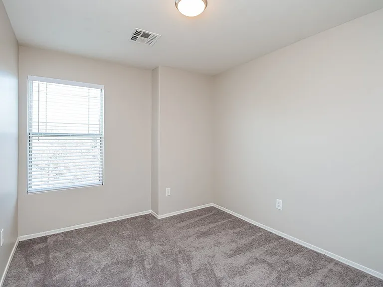 1306 S 119th Dr — Photo 10