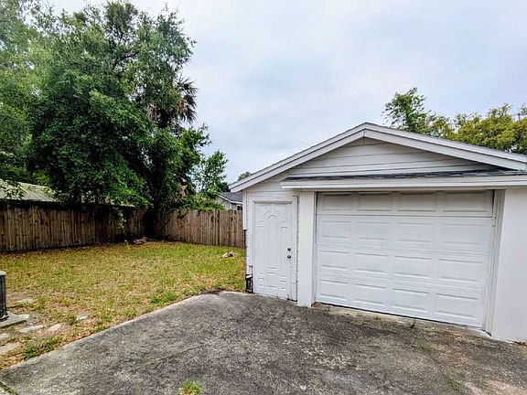 3rd image of 6552 Sapphire Dr