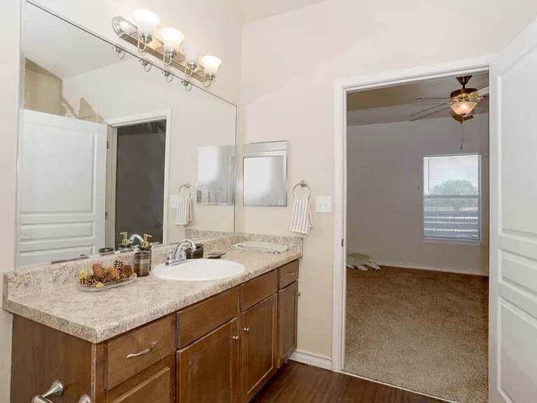 Live Oak Villas — Photo 9
