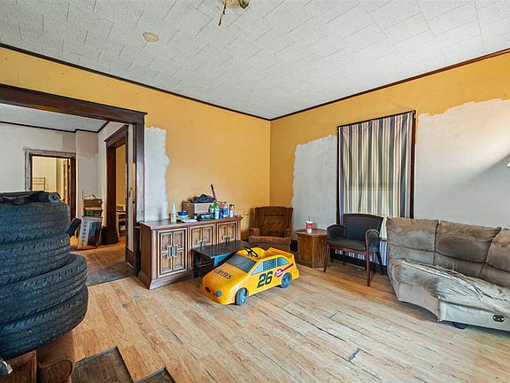 5th image of 715 1st St SW