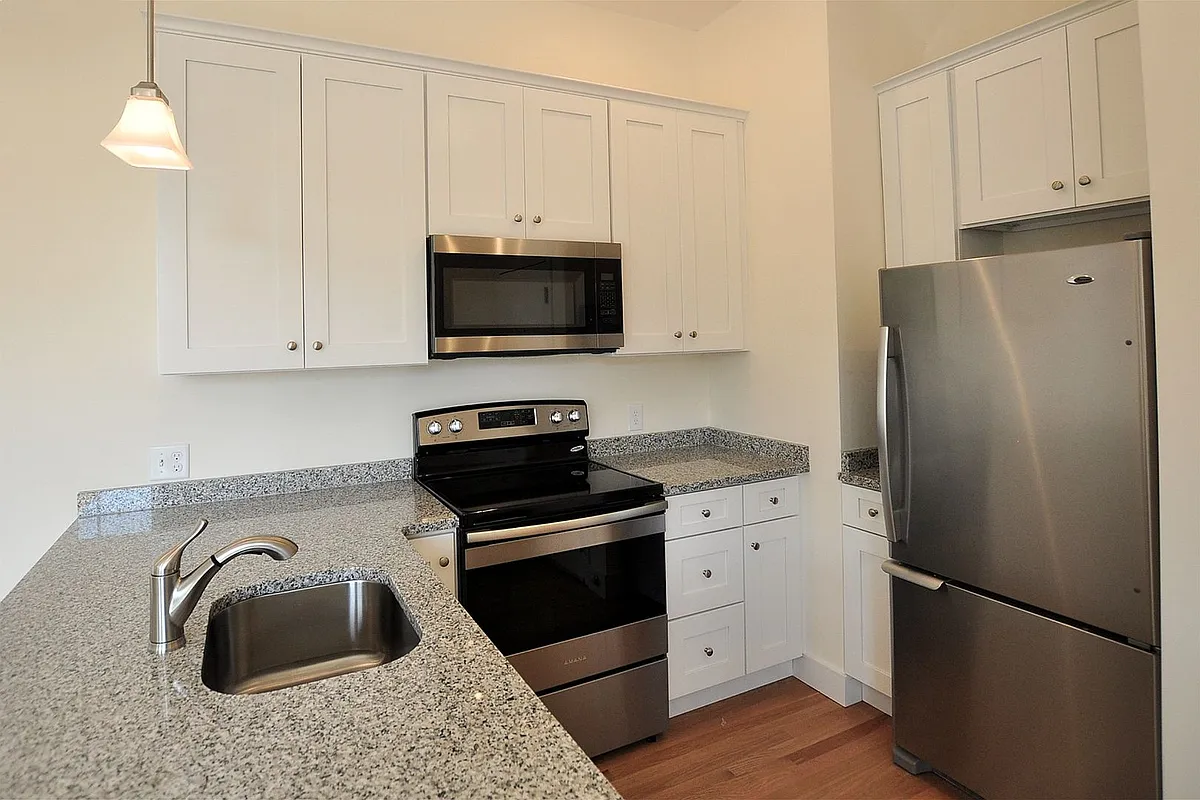 Building Photo - 872 Beacon St #5