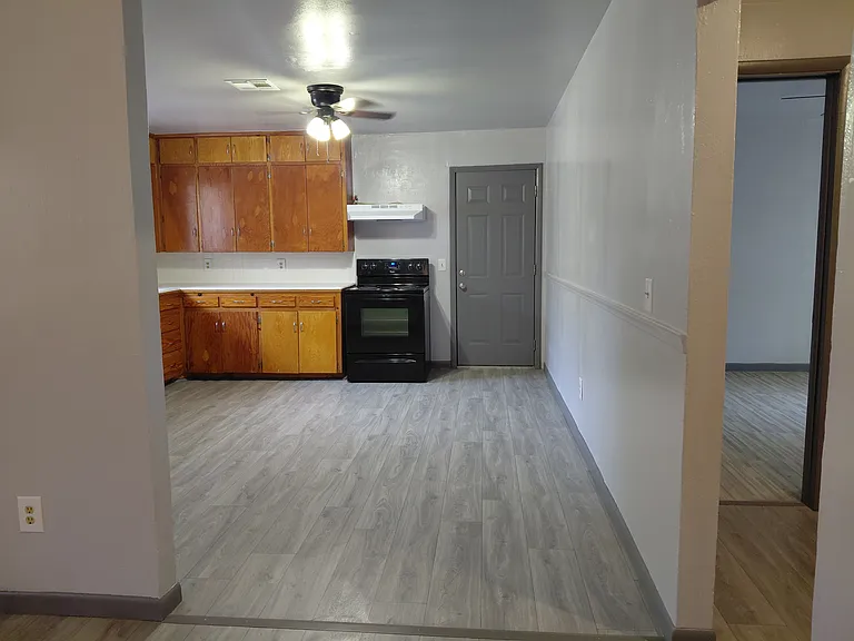 524 SW 47th St — Photo 6