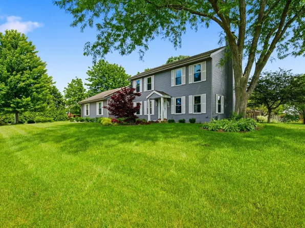 W169N10806 Redwood Ln, Germantown, WI 53022