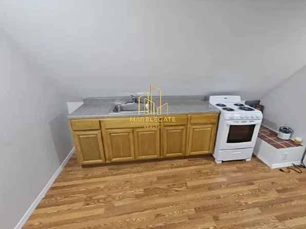 89 W 20th St #1, Bayonne, NJ 07002