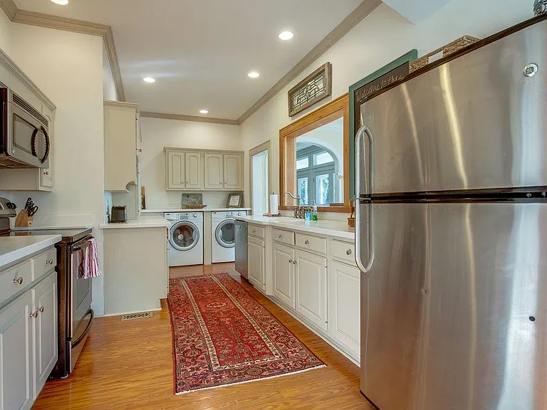 Full kitchen with laundry