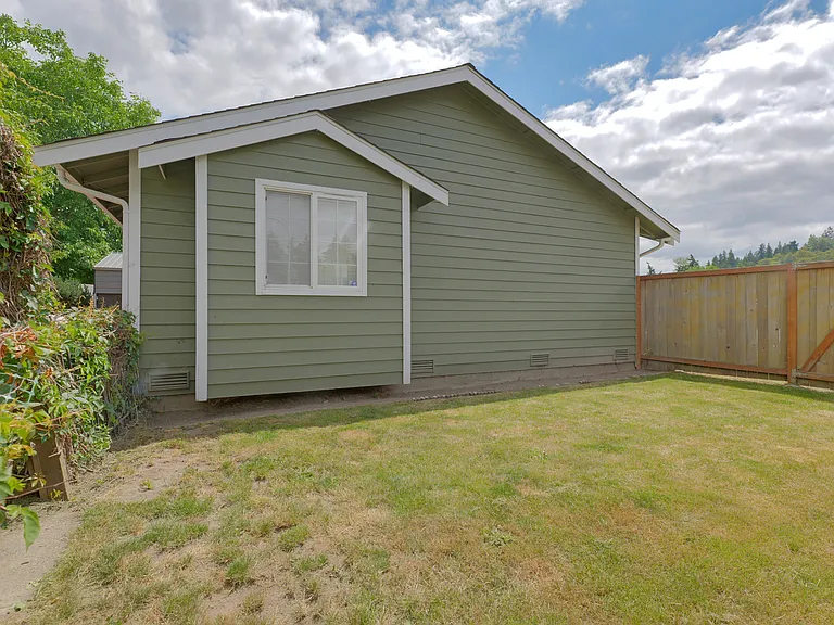 1201 35th Ct SE — Photo 16