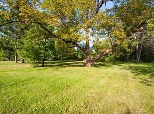 220 Sky Hill Rd, Wauconda, IL 60084