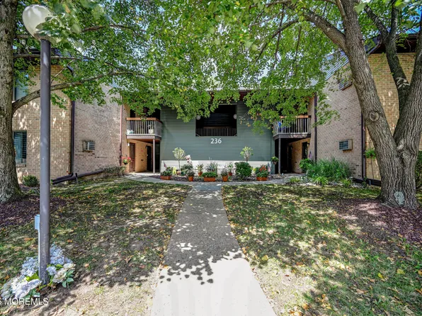 236 Medford Court #g, Manalapan, NJ 07726