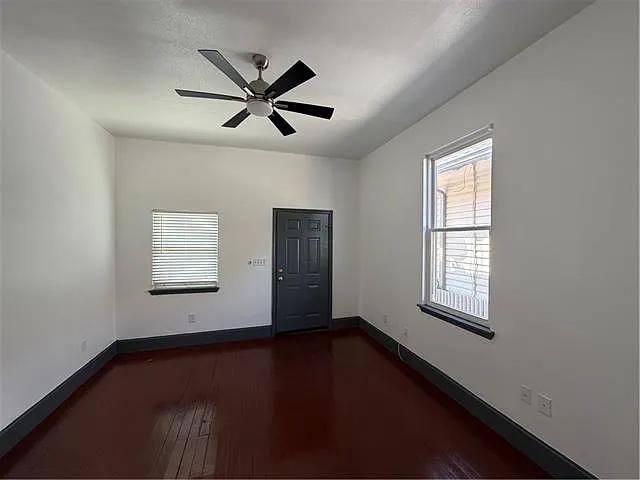 3 bed, 1.0 bath, 949 sqft, $1,850 — Photo 3